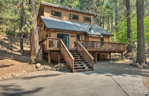 Arnold House | All-Seasons Getaway with Grill - 4Mi to Big Trees SP!