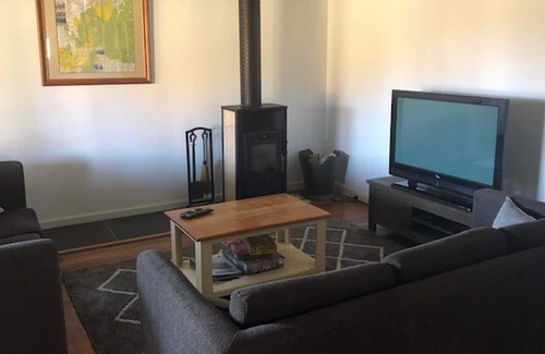 Bonnie Doon House | ALL SEASONS RETREAT: 4 BR, 2 BA House in Bonnie Doon, Sleeps 10