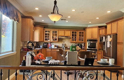 Enterprise Bed & Breakfast | All the amenities You could ask for and minutes from strip with pool and spa!