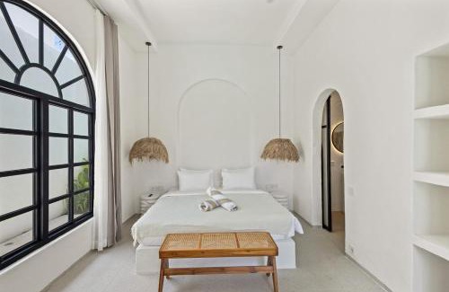 Taman Griya Villa | All-White Villa with Pool, Sauna, Firepit & Office