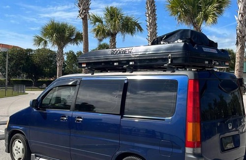Queens House | All you need van - Stay cozy in cool in the camper van