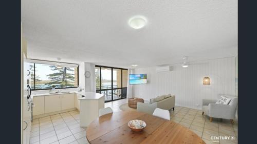 Caloundra Apartment | Allamanda Place Unit 11