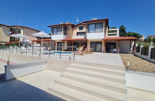 Ormos Panagias Villa | Allegro is a complex of 3 detached villas
