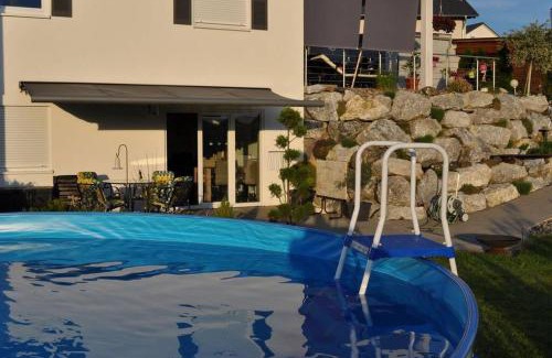 Christazhofen Apartment | Allgäu gemütliche, moderne Wohnung mit Garten-Pool