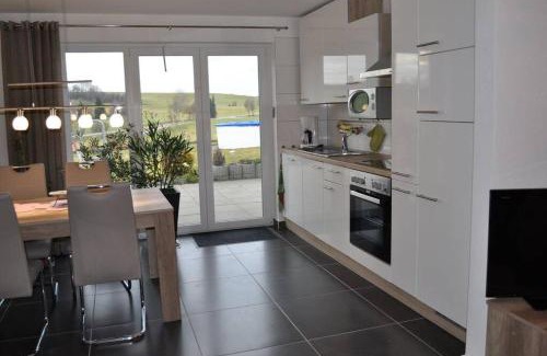 Christazhofen Apartment | Allgäu gemütliche, moderne Wohnung mit Garten-Pool