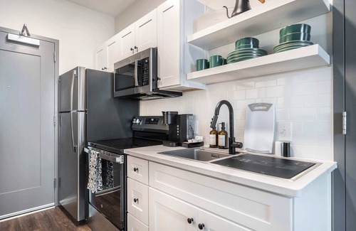 Macon Apartment | Allman Bros-Inspired Stay | Next to Mercer Music