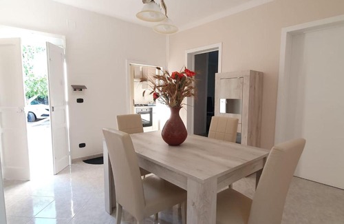 Sant'Isidoro House | Alloggio incantevole a500m dal mare con posto auto