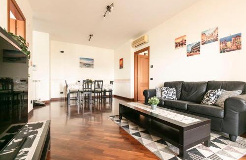 Centro Giano Apartment | Alloggio turistico Suite Leonardo - Rome, 20m in treno -Fiumicino Airport, 2m in treno- Fiera, 2m in treno