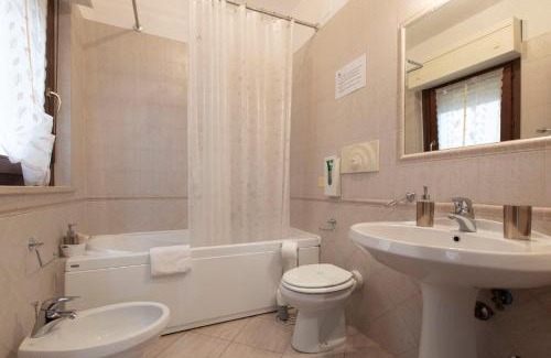 Centro Giano Apartment | Alloggio turistico Suite Leonardo - Rome, 20m in treno -Fiumicino Airport, 2m in treno- Fiera, 2m in treno