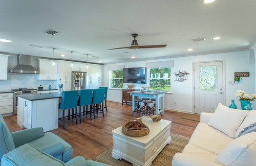 Carrabelle House | Allure- Beautiful 4BR/2BA house on the bay