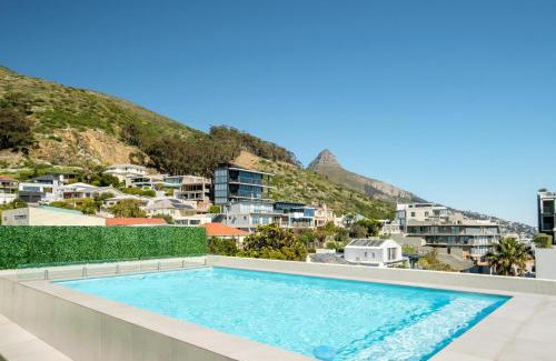 Sea Point Apartment | Alluring 2bed Apt w Sea Mountain Views Marlo Vale