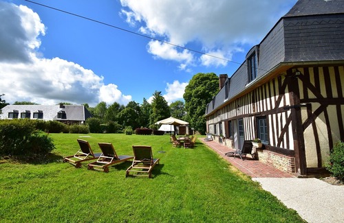 Asnieres Cottage | Alluring Cottage in Asnières with Terrace