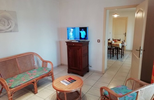 Quend Apartment | Alluring Holiday Home in Quend with Swimming Pool