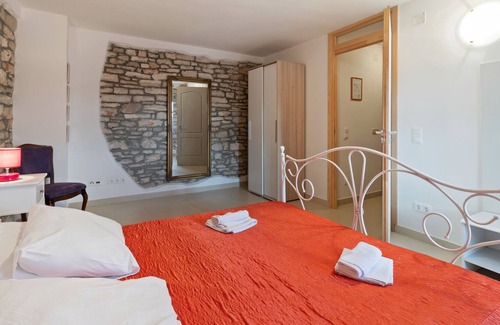 Krmed House | Alluring Holiday Home in Rovinj with Private Terrace