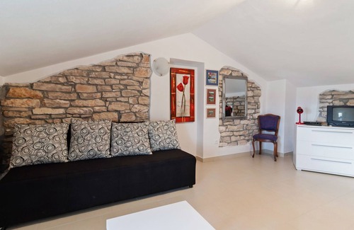 Krmed House | Alluring Holiday Home in Rovinj with Private Terrace