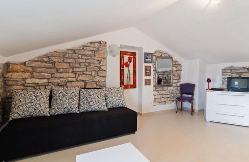 Krmed House | Alluring Holiday Home in Rovinj with Private Terrace
