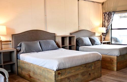 Seguin Other | Alluring Tented Cabin on Geronimo Creek - Perfect Glamping Vacation Destination in Seguin, Texas
