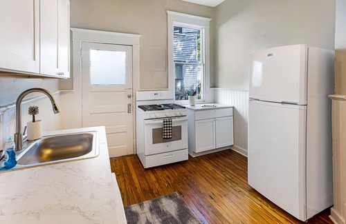 Savannah Victorian District Condo | Alluring Victorian Home Near Forsyth Park w/Courtyard by Lucky Savannah