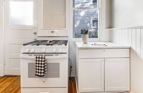Savannah Victorian District Condo | Alluring Victorian Home Near Forsyth Park w/Courtyard by Lucky Savannah