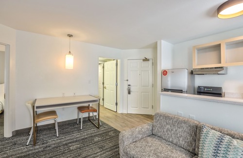 Tallahassee Hotel | Alluxsuites at 1876, an Ascend Collection Hotel