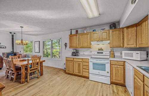 Berkeley Springs Apartment | Almost Heaven - Mountain Charm!