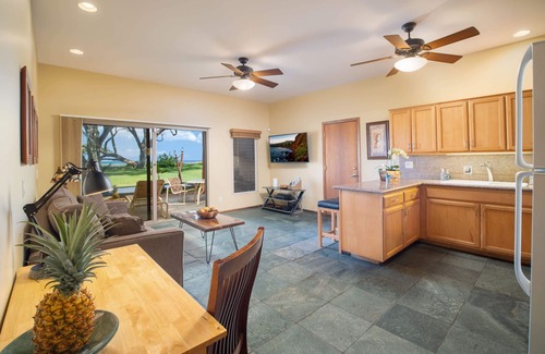 Kihei House | Aloha Aku Bamboo Suite – Discover Beachfront Serenity