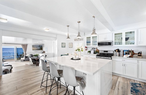 South Oceanside House | "Aloha Beachfront Oceanside"