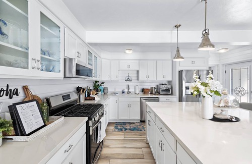 South Oceanside House | "Aloha Beachfront Oceanside"