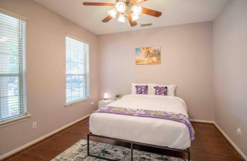College Park House | ALOHA! Hawaii in The Woodlands 5BD/3BA Sleeps 10