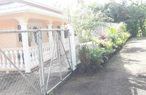 Eau Piquant House | Aloha Paradise- 2 Bedrooms 2 Baths Gated. Ocean View