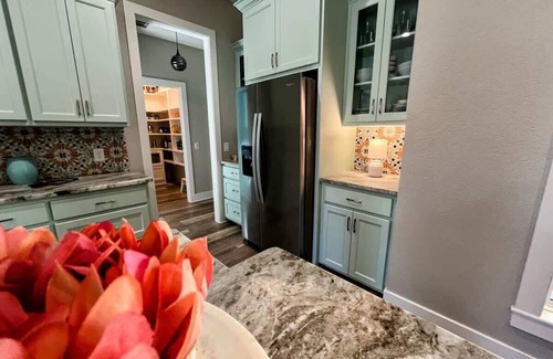 Flint House | Aloha Pines Summary: