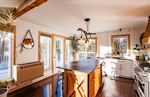 Amherst Ski Chalet | Alone in Off-The-Grid Chalet /No Neighbors!