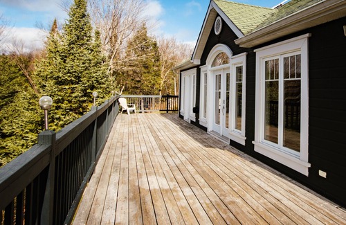 Amherst Ski Chalet | Alone in Off-The-Grid Chalet /No Neighbors!