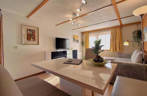 Schruns Apartment | Alpenfeder Landhaus Heidi Top 2