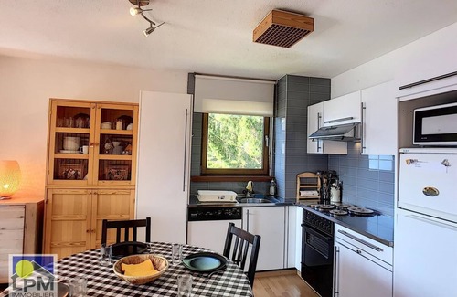 Leysin Apartment | Alpha B42 Modern south-facing 3,5-piece (60 m2) apartment with a fantastic view of the Alps. Situate