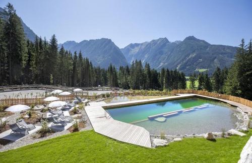 Schonbach Ski Chalet | Alpine Chalet Retreat in Rossberg