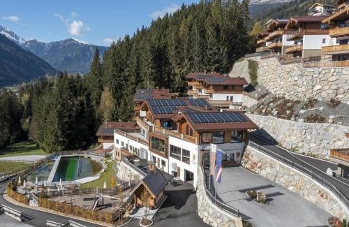 Schonbach Ski Chalet | Alpine Chalet Retreat in Rossberg