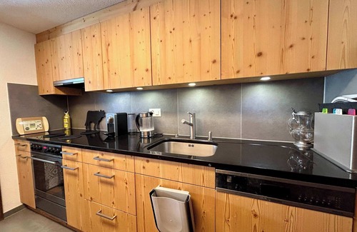 Zweisimmen Nr Gstaad Apartment | Alpine Chalet Nestled in the Heart of Gstaad
