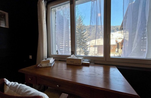 Zweisimmen Nr Gstaad Apartment | Alpine Chalet Nestled in the Heart of Gstaad