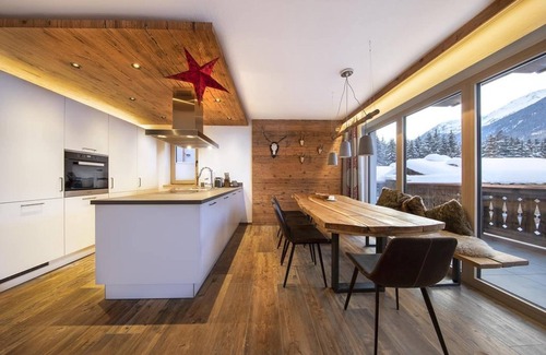 Schonbach Ski Chalet | Alpine Chalet Retreat in Rossberg
