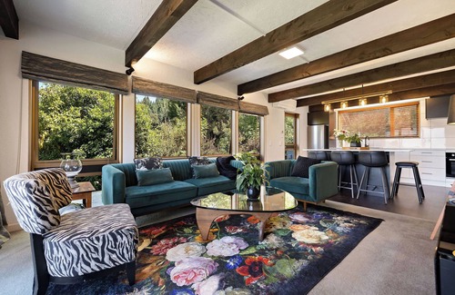 Queenstown Ski Chalet | Alpine Chalet Walk to Town 39A Lomond Cres