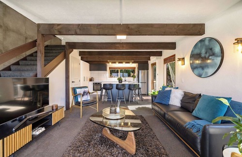 Queenstown Ski Chalet | Alpine Chalet Walk to Town 39B Lomond Cres