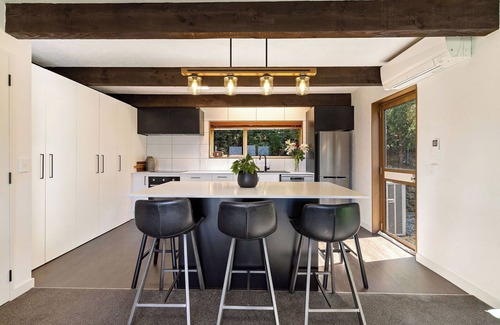Queenstown Ski Chalet | Alpine Chalet Walk to Town 39B Lomond Cres