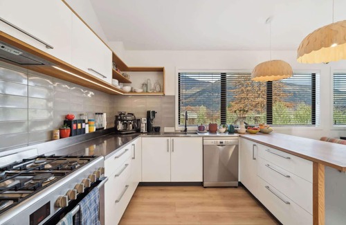 Lake Hayes House | Alpine Comfort: Family Home with Mountain Views & Garden
