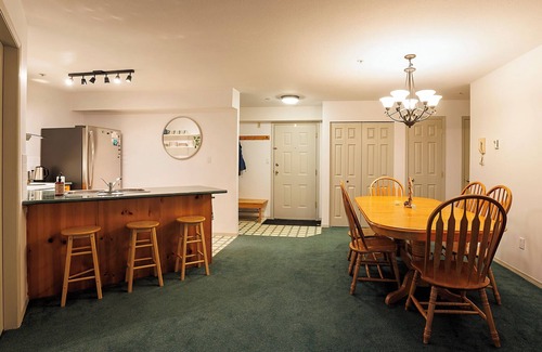 Courtenay Condo | Alpine Escape: Ski-In/Ski-Out Condo with Stunning Mountain Views