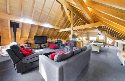 Pentney House | Alpine Lodge