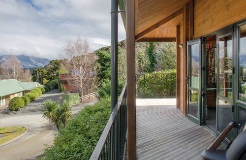 Hanmer Springs Cottage | ALPINE ON OREGON, pet friendly, with a garden in Hanmer Springs