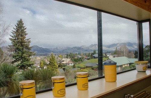 Hanmer Springs Cottage | ALPINE ON OREGON, pet friendly, with a garden in Hanmer Springs
