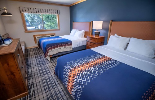 Mammoth Lakes Hotel | Alpine Room with Sauna & Steam Room Access Near Mammoth Ski Adventures