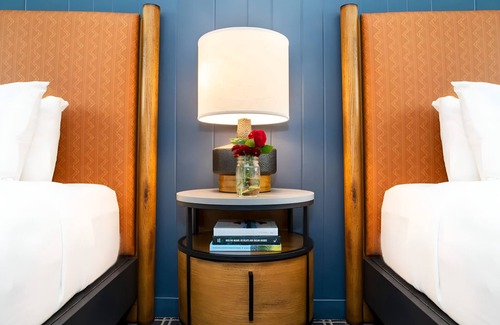 Mammoth Lakes Hotel | Alpine Room with Sauna & Steam Room Access Near Mammoth Ski Adventures